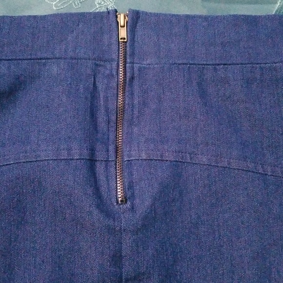 Cute VTG Dark Wash Jean Skirt - Picture 5 of 7